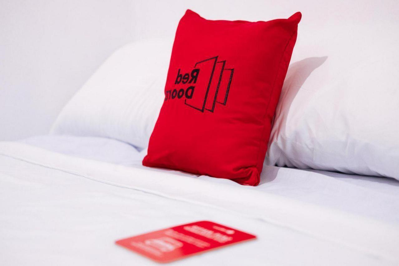Hotel Reddoorz @ Jalan Brigjend Katamso Medan 2 Extérieur photo