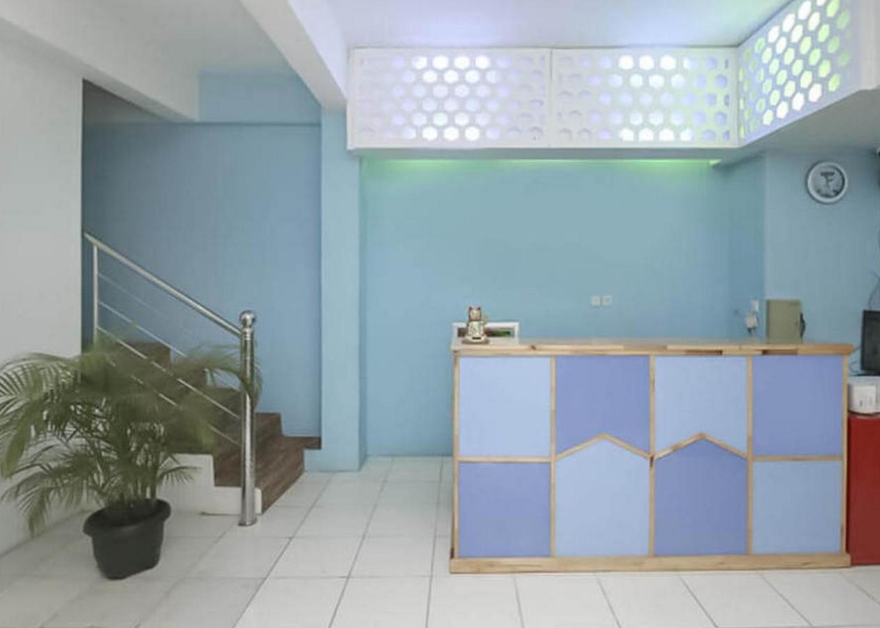 Hotel Reddoorz @ Jalan Brigjend Katamso Medan 2 Extérieur photo