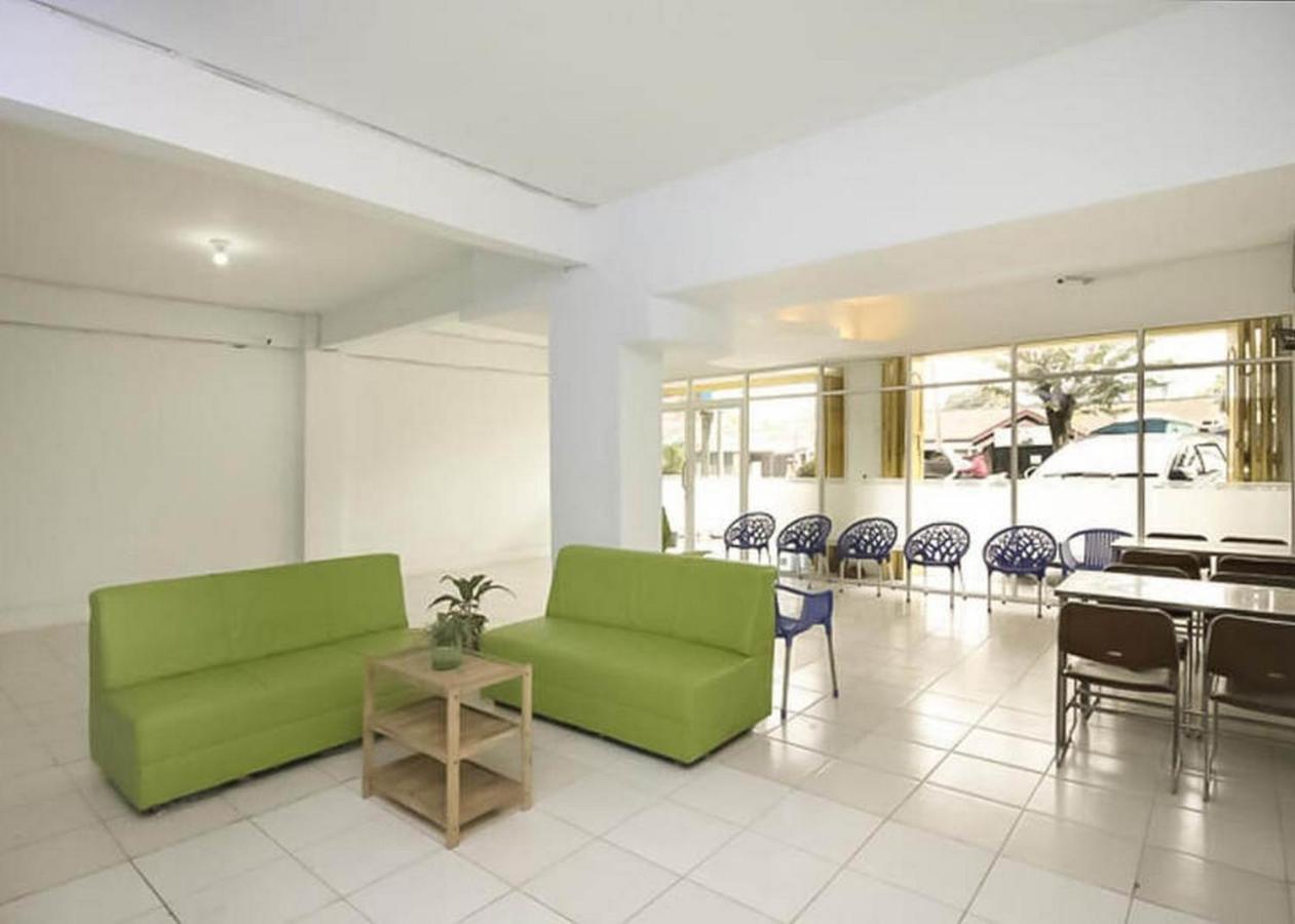 Hotel Reddoorz @ Jalan Brigjend Katamso Medan 2 Extérieur photo