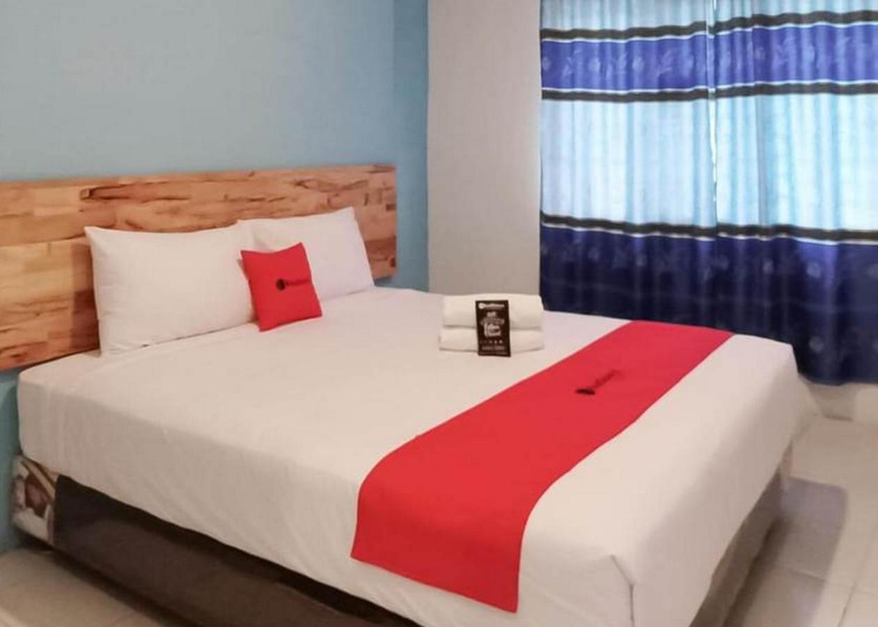Hotel Reddoorz @ Jalan Brigjend Katamso Medan 2 Extérieur photo